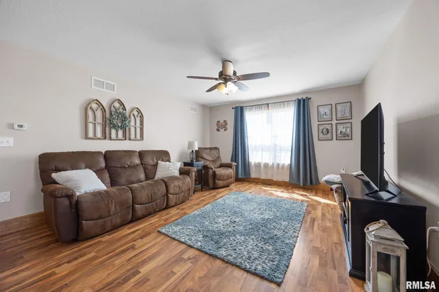 $280,000 | 211 Summit Drive, Tipton, IA 52772