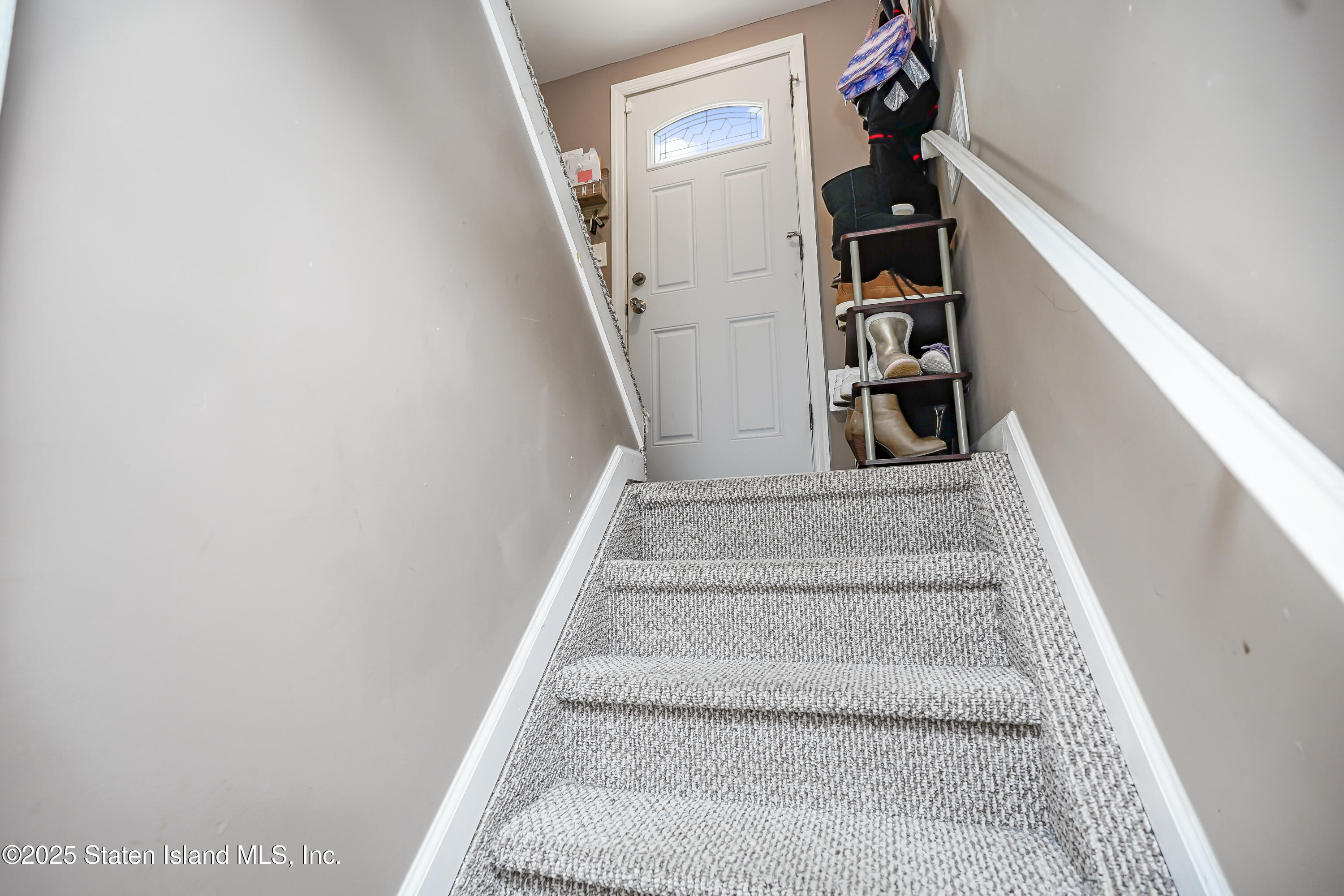 994 Rensselaer Avenue Staten Island, NY 10309 - Photo 24 of 34 a view of entryway