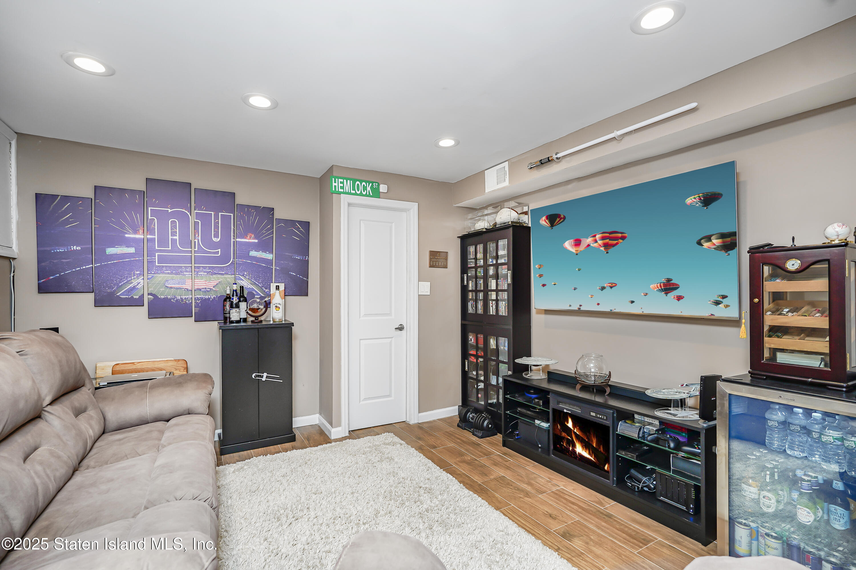 994 Rensselaer Avenue Staten Island, NY 10309 - Photo 27 of 34 a living room with furniture and a flat screen tv