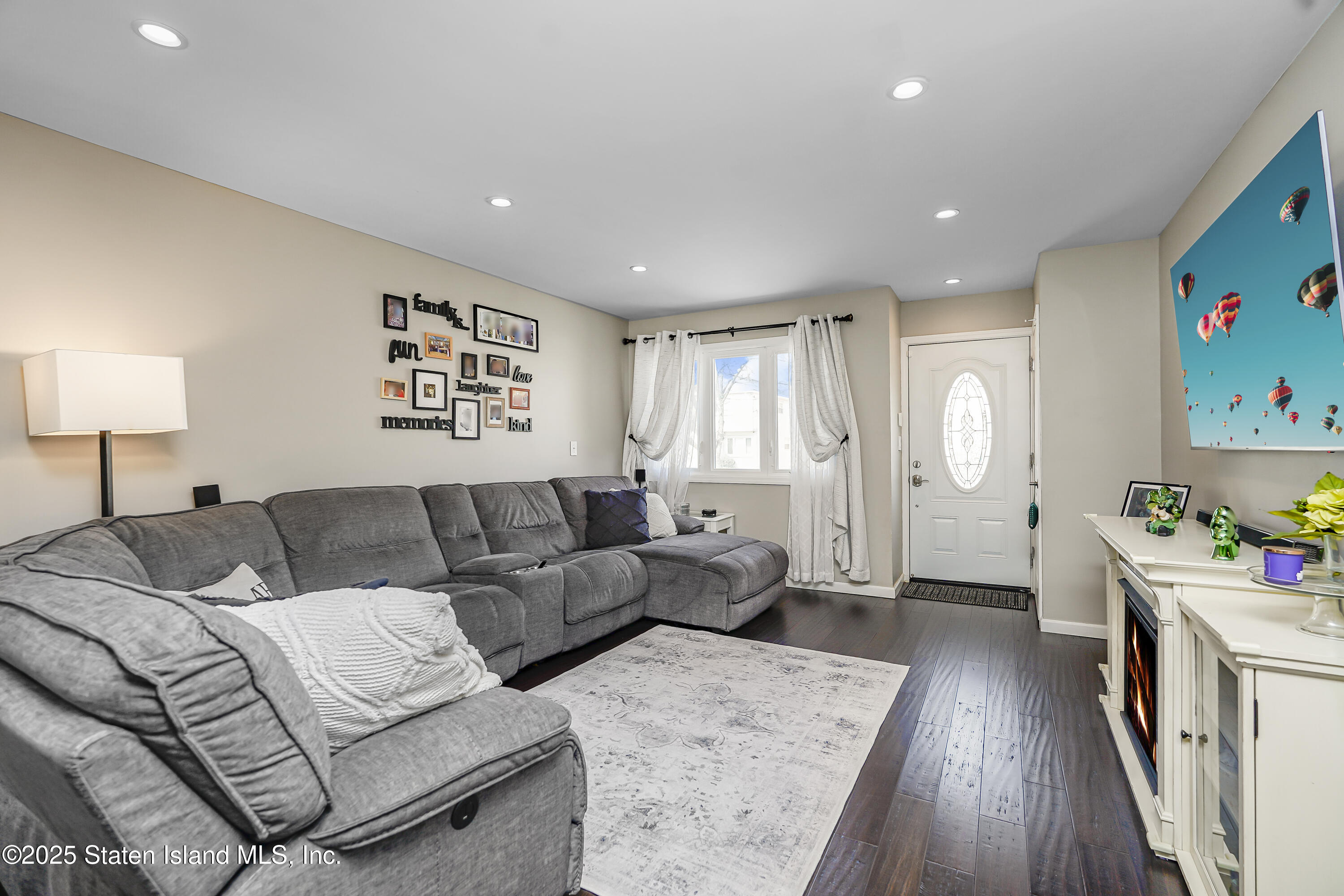 994 Rensselaer Avenue Staten Island, NY 10309 - Photo 4 of 34 a living room with furniture and a wooden floor