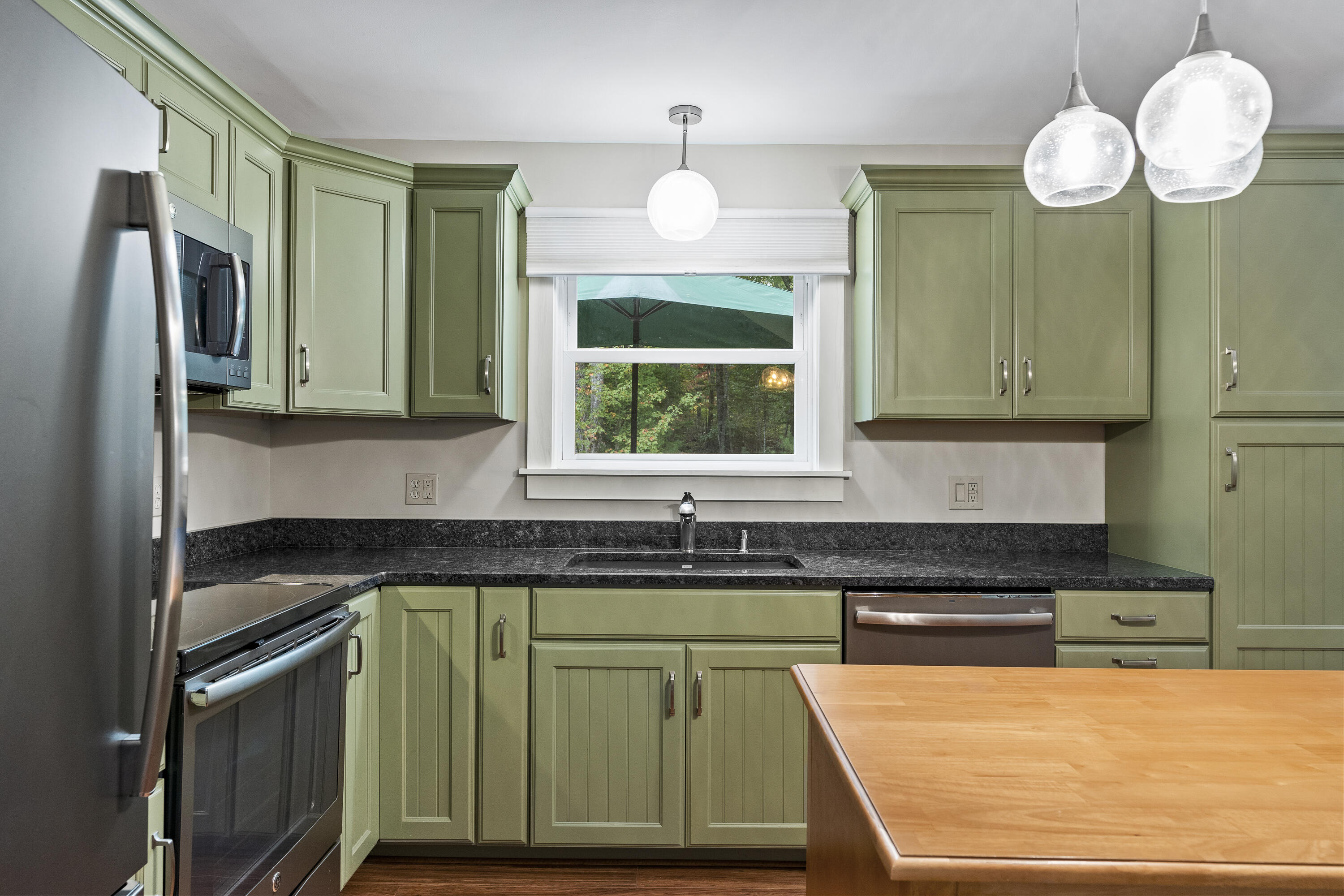 133 Egypt Road Damariscotta, ME 04543 - Photo 8 of 52 Love the color