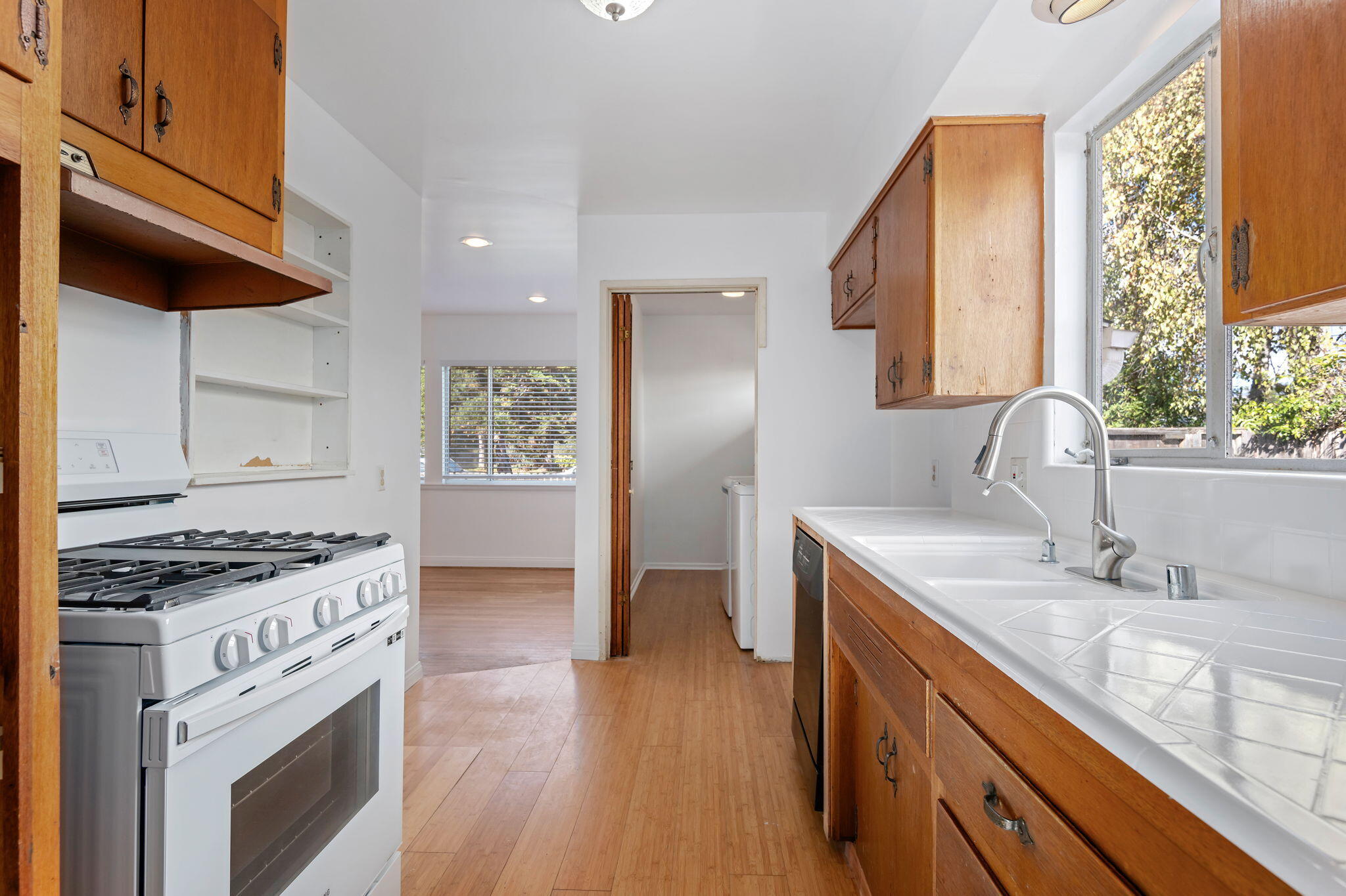 6877 Fortuna Road Goleta, CA 93117 - Photo 15 of 30 Kitchen