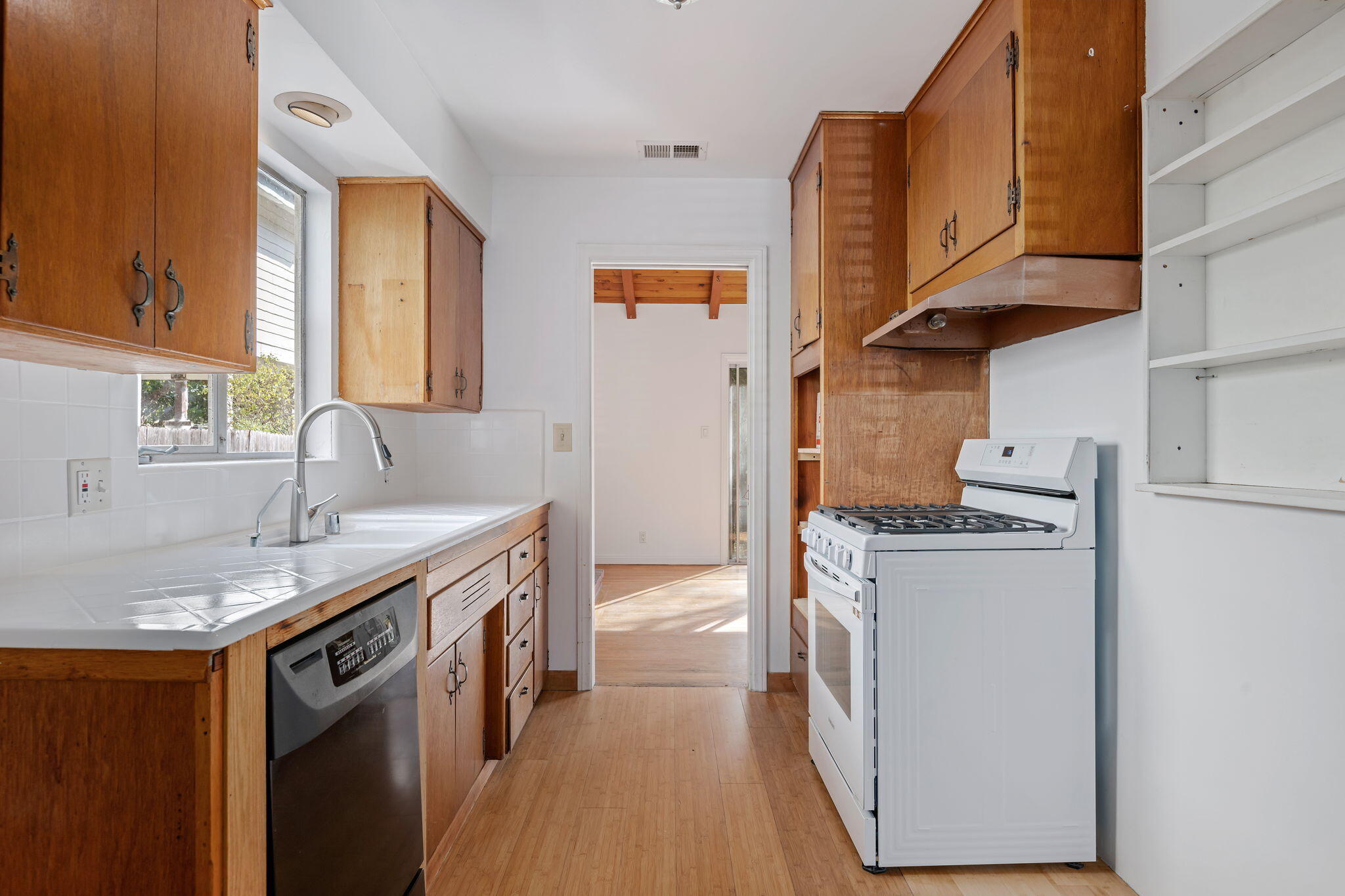 6877 Fortuna Road Goleta, CA 93117 - Photo 16 of 30 Kitchen