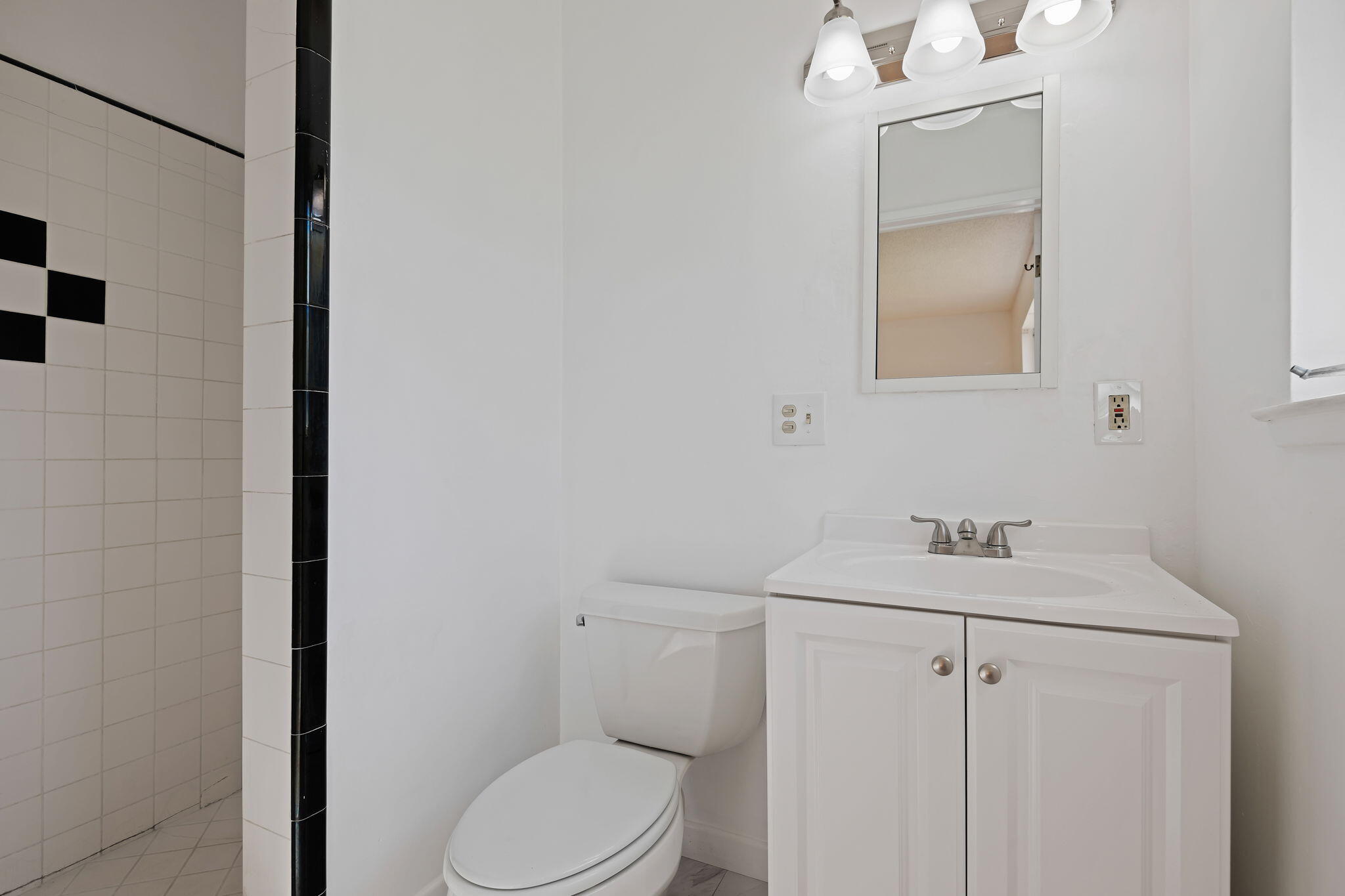 6877 Fortuna Road Goleta, CA 93117 - Photo 26 of 30 Bathroom 3