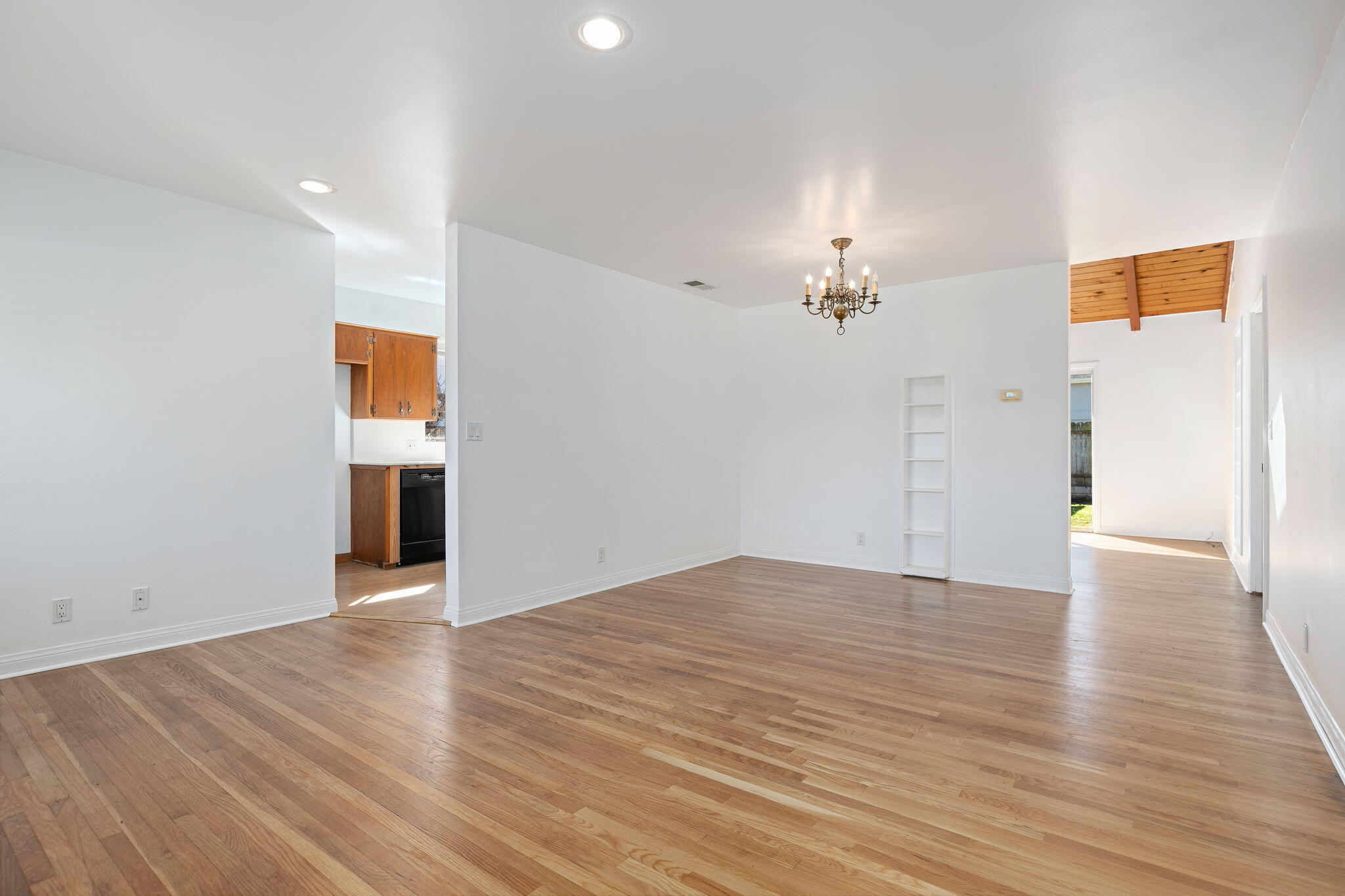 6877 Fortuna Road Goleta, CA 93117 - Photo 5 of 30 Living Room