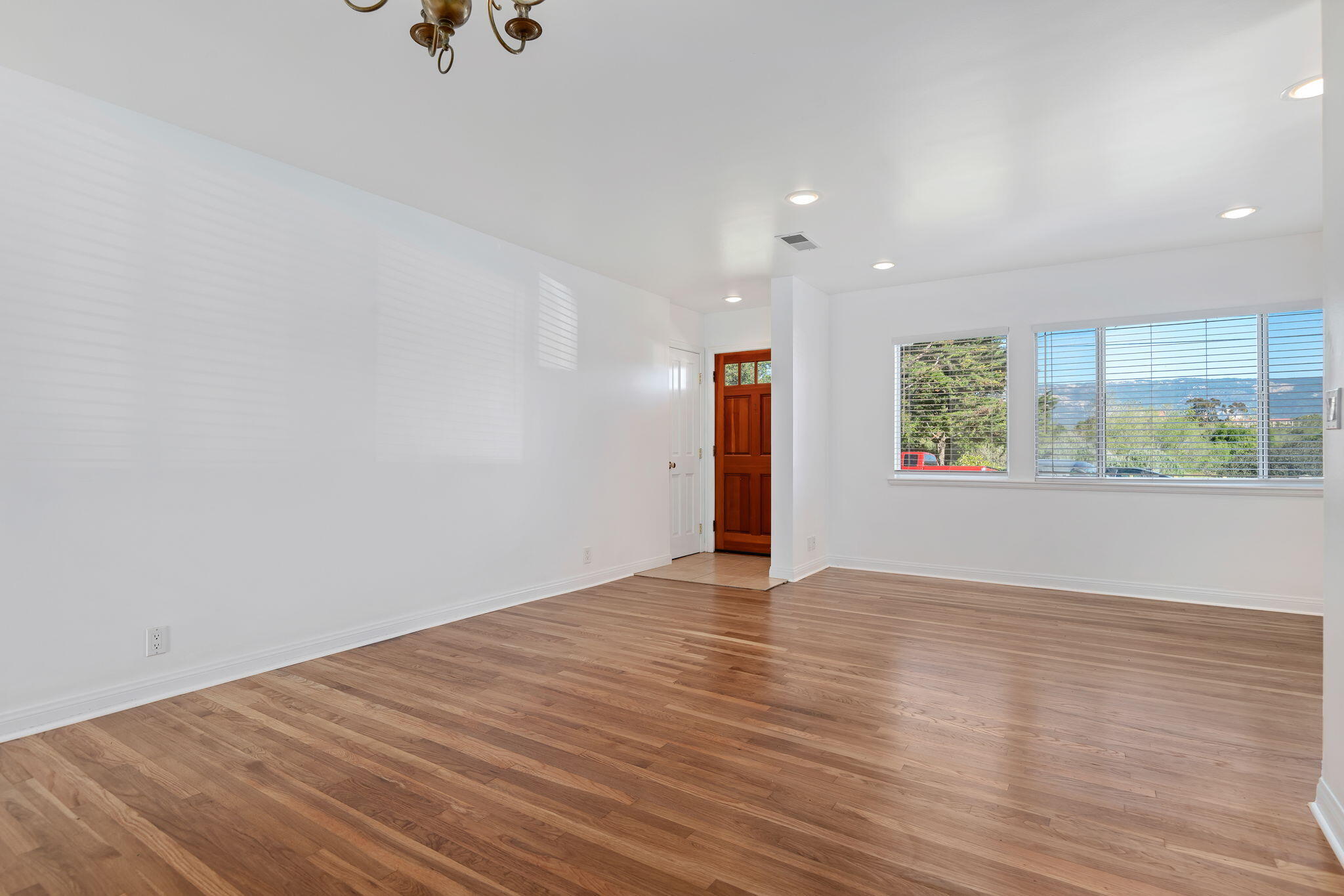6877 Fortuna Road Goleta, CA 93117 - Photo 7 of 30 Living Room