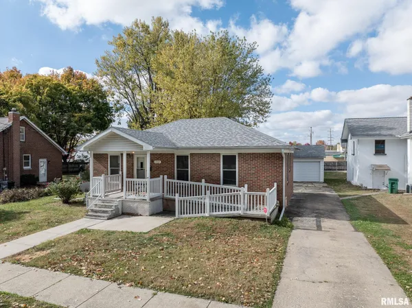 $107,500 | 1064 Monroe Street, Galesburg, IL 61401