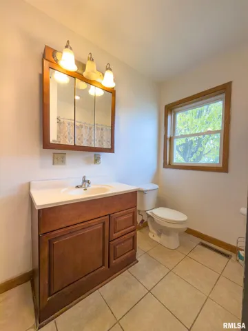 $130,000 | 1064 Monroe Street, Galesburg, IL 61401