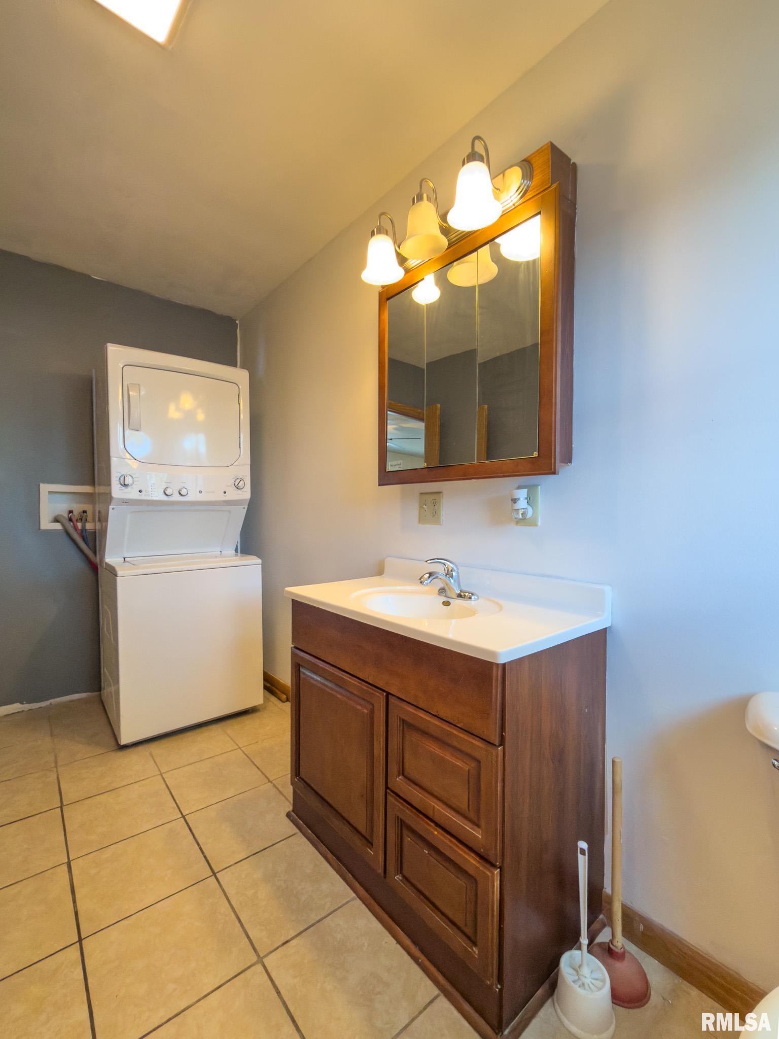 1064 Monroe Street Galesburg, IL 61401 - Photo 12 of 18