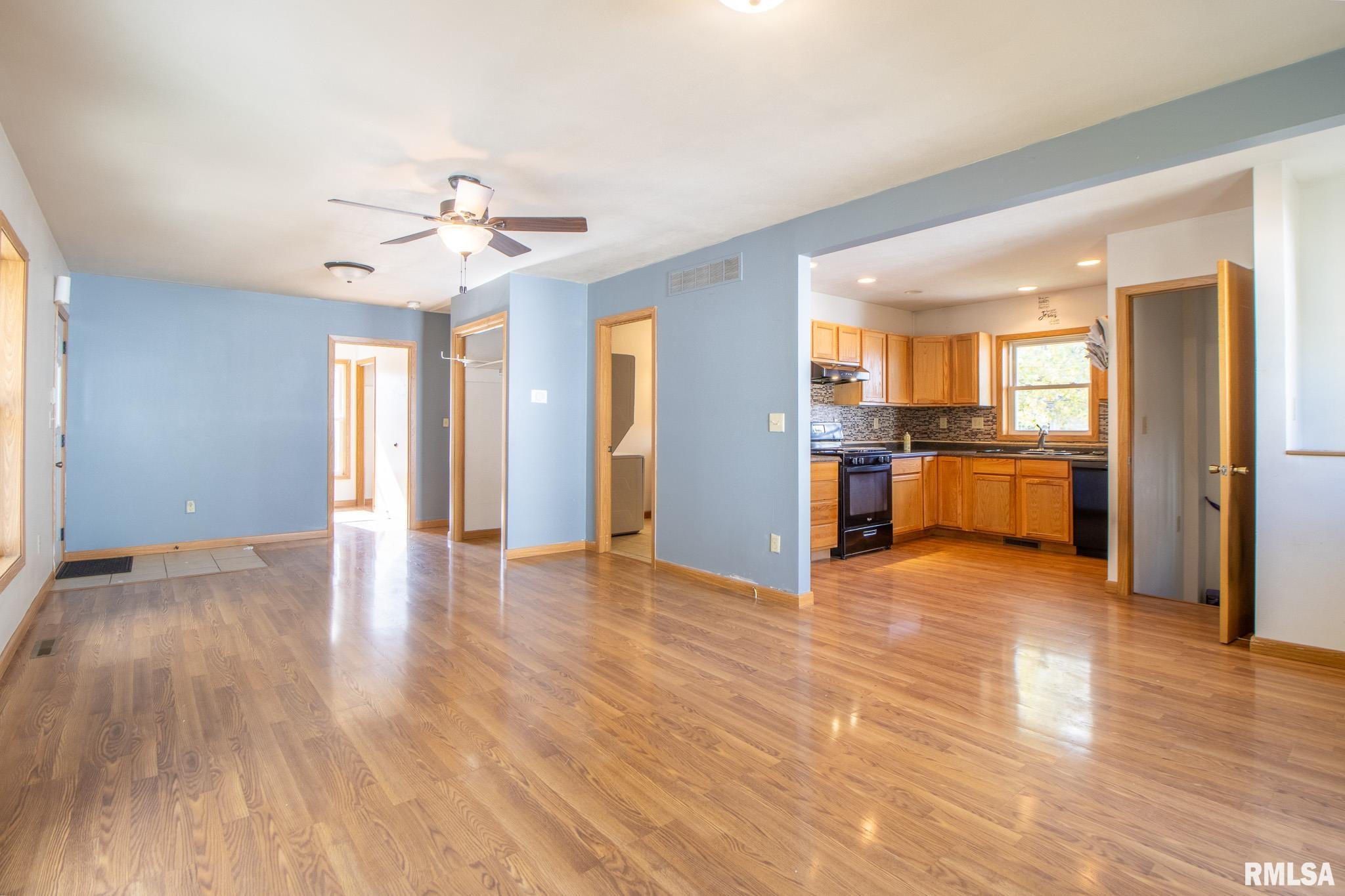 1064 Monroe Street Galesburg, IL 61401 - Photo 14 of 18