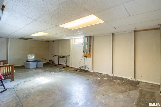 $130,000 | 1064 Monroe Street, Galesburg, IL 61401