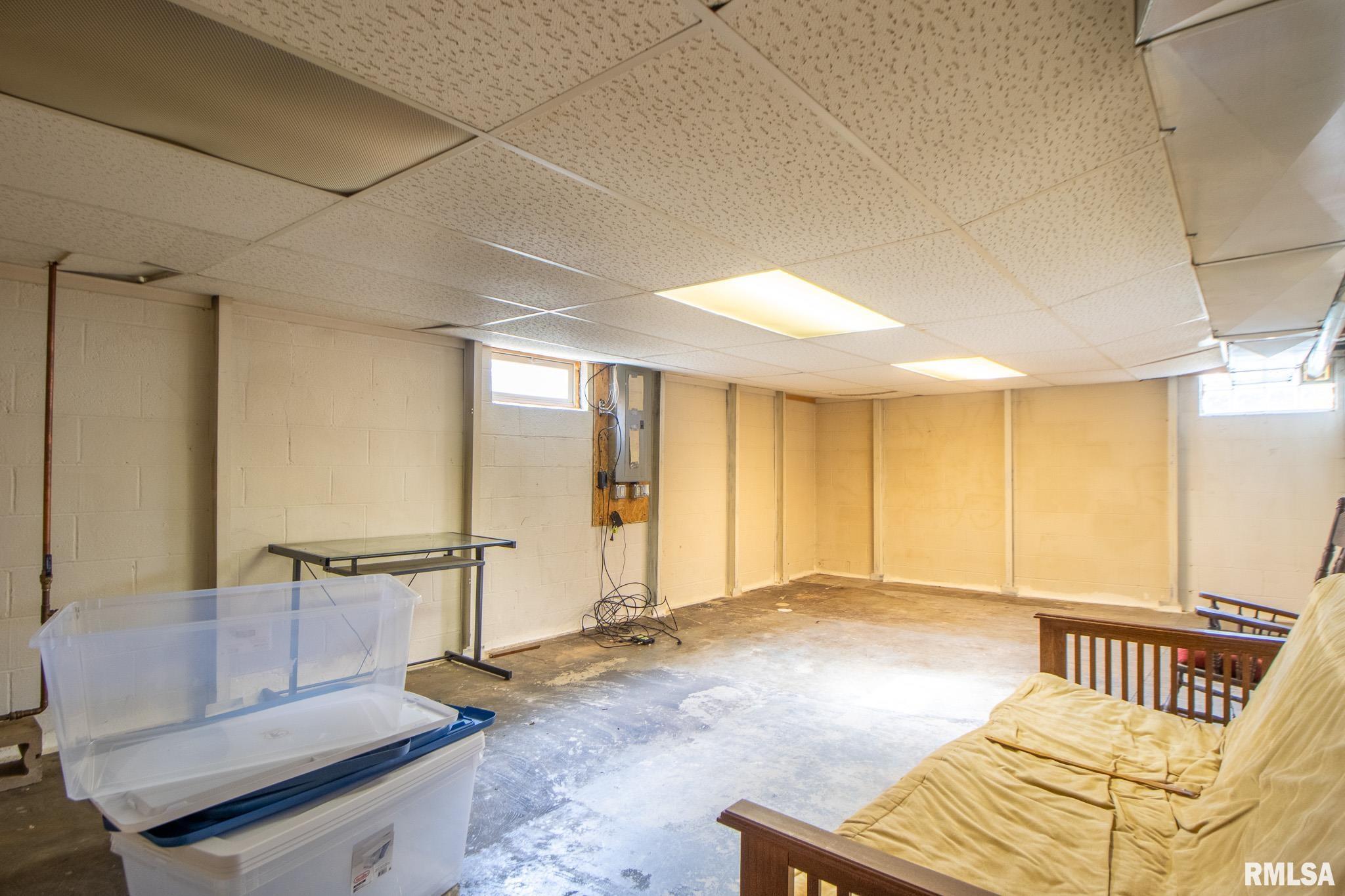 1064 Monroe Street Galesburg, IL 61401 - Photo 17 of 18