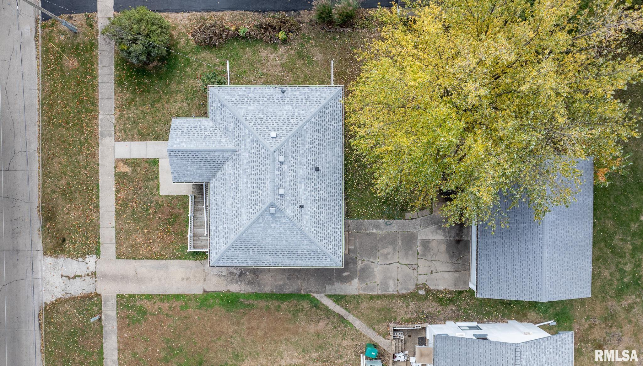 1064 Monroe Street Galesburg, IL 61401 - Photo 5 of 18