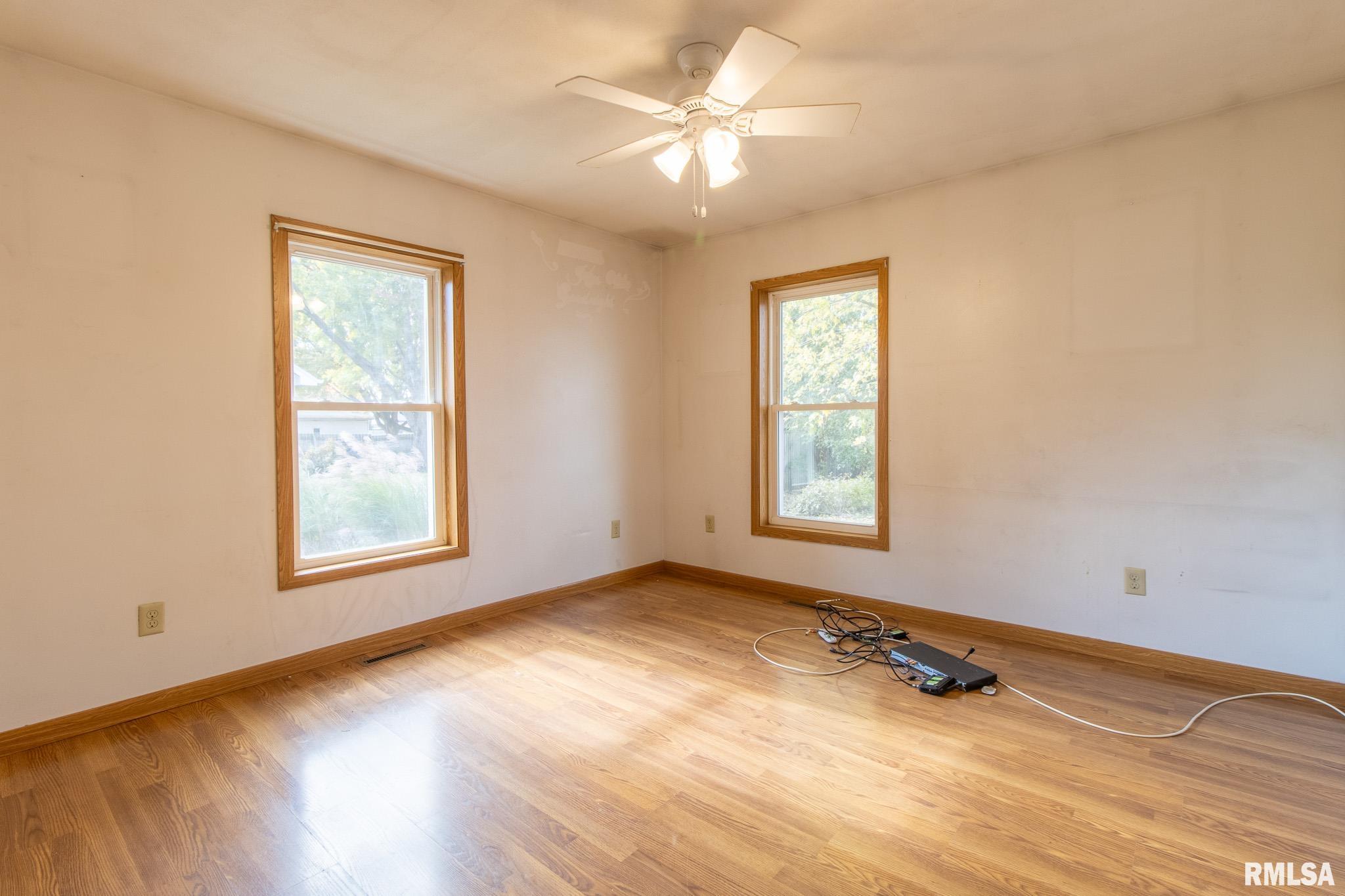 1064 Monroe Street Galesburg, IL 61401 - Photo 8 of 18