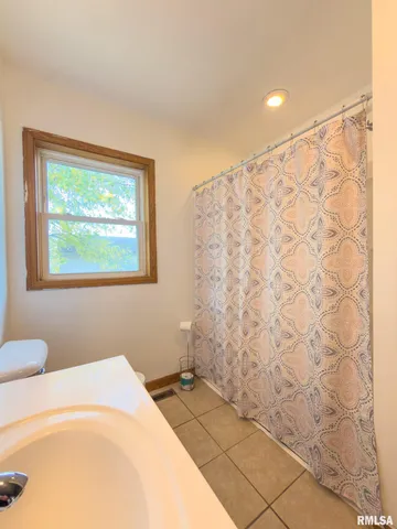 $130,000 | 1064 Monroe Street, Galesburg, IL 61401