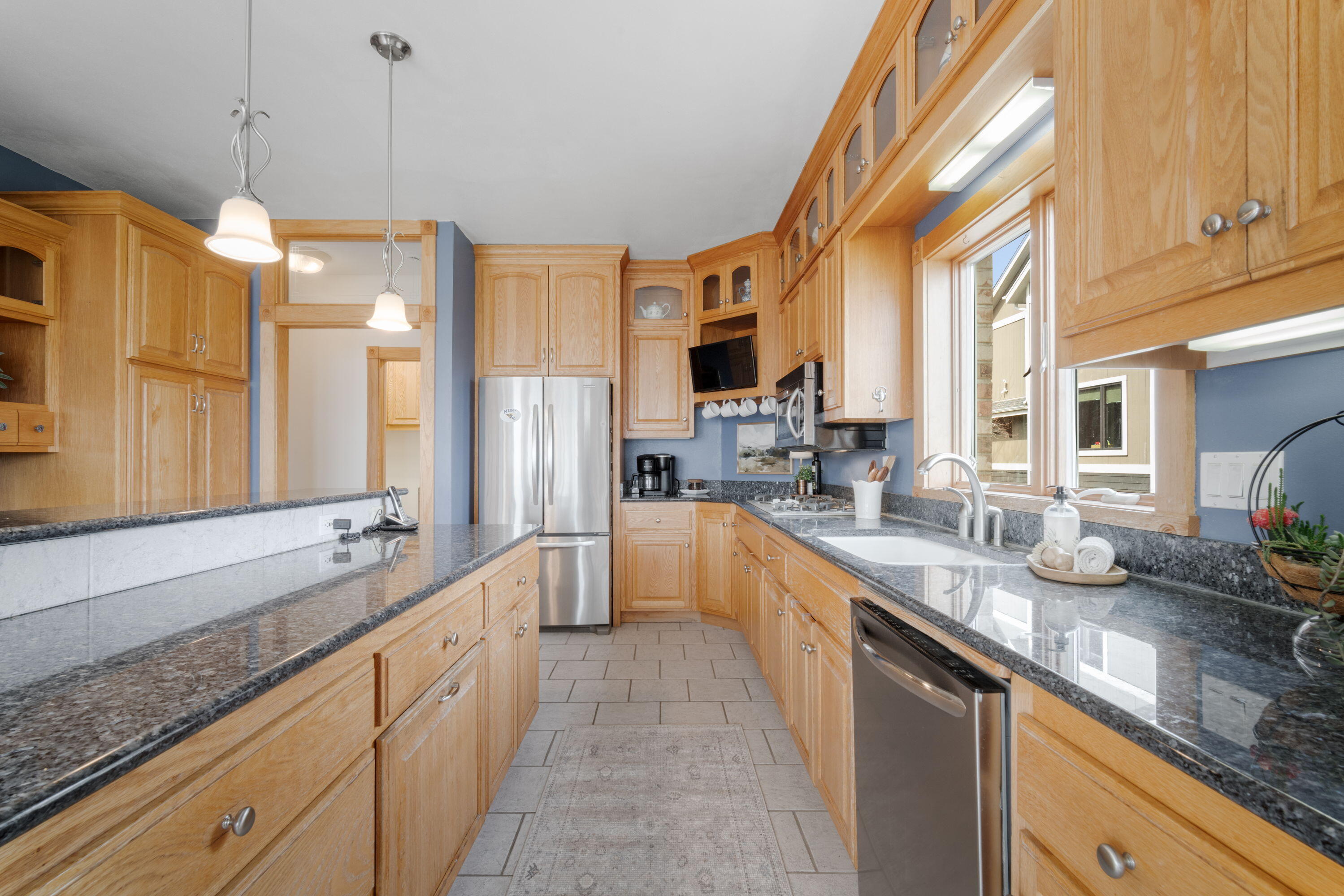 W304-n2470 Maple Avenue Delafield, WI 53072 - Photo 16 of 50 7_imgDSC03494