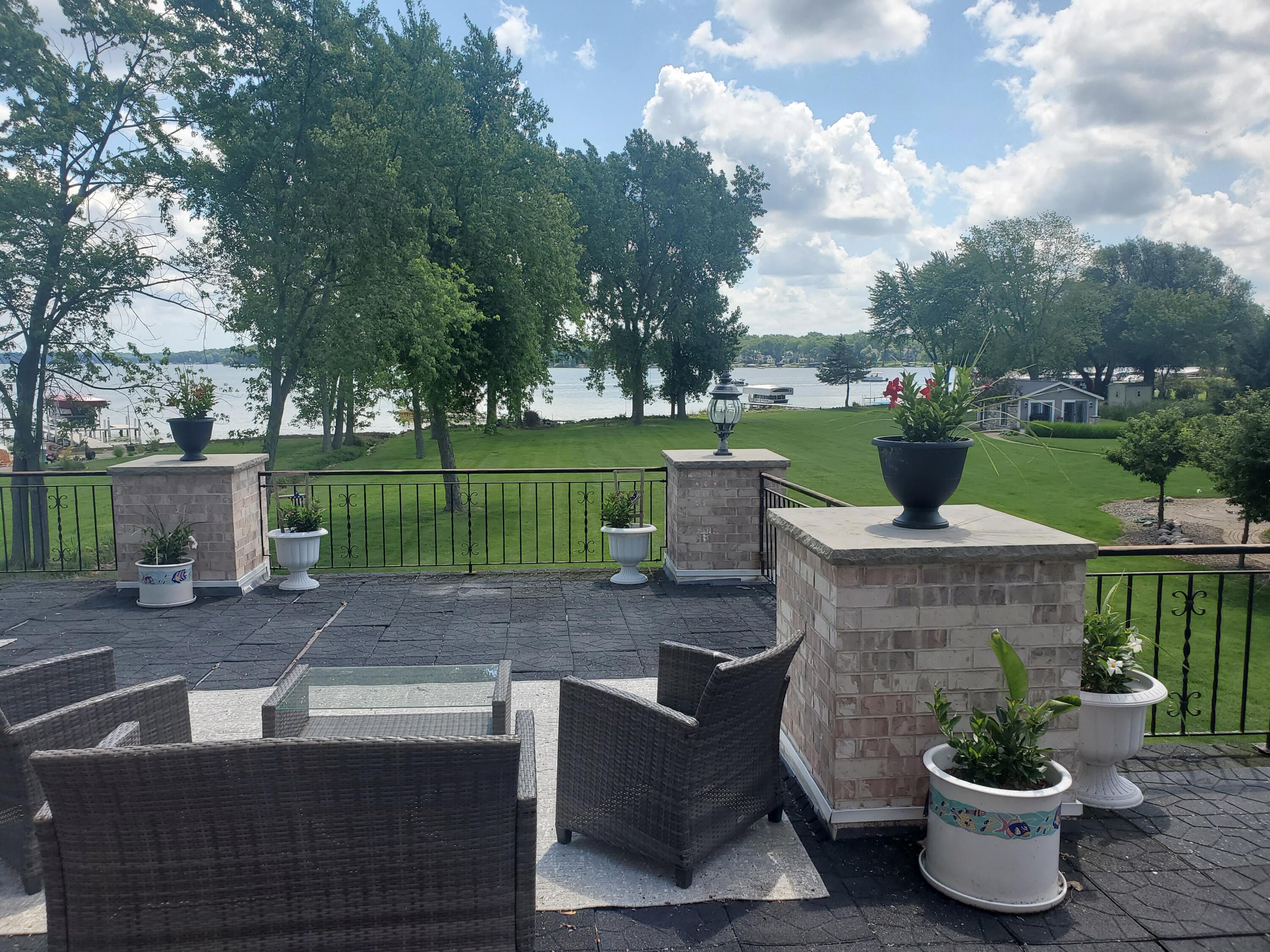 W304-n2470 Maple Avenue Delafield, WI 53072 - Photo 2 of 50 6975