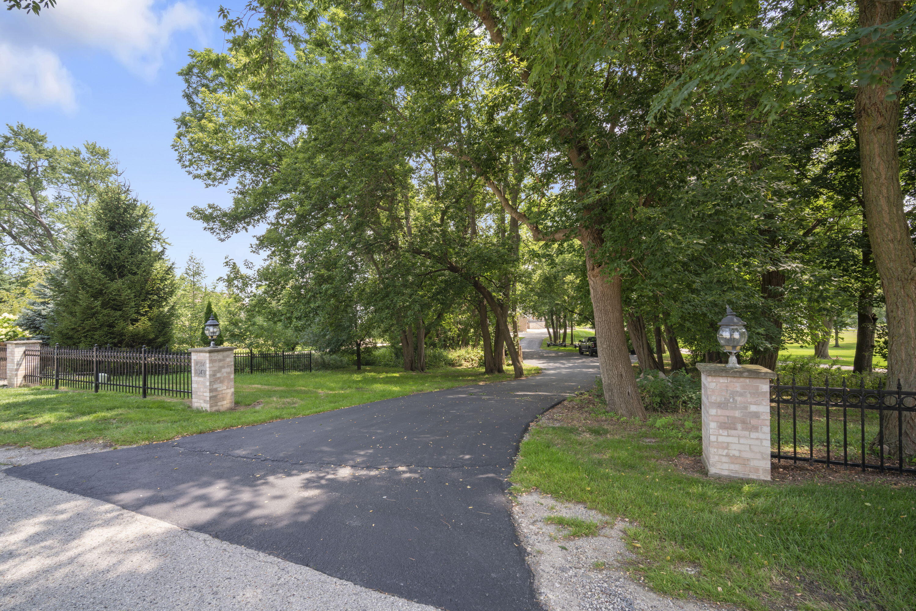 W304-n2470 Maple Avenue Delafield, WI 53072 - Photo 43 of 50 38_imgDSC00060copy