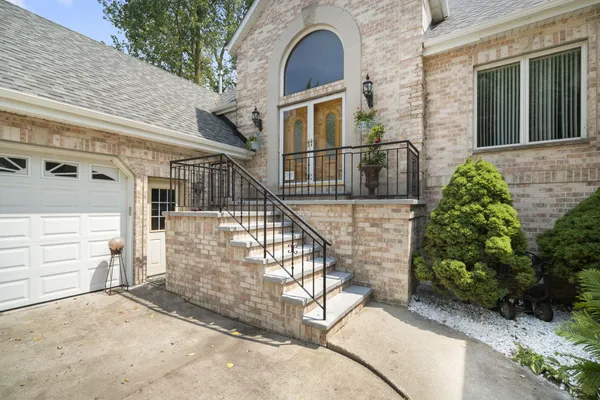 $2,995,000 | W304-n2470 Maple Avenue, Delafield, WI 53072
