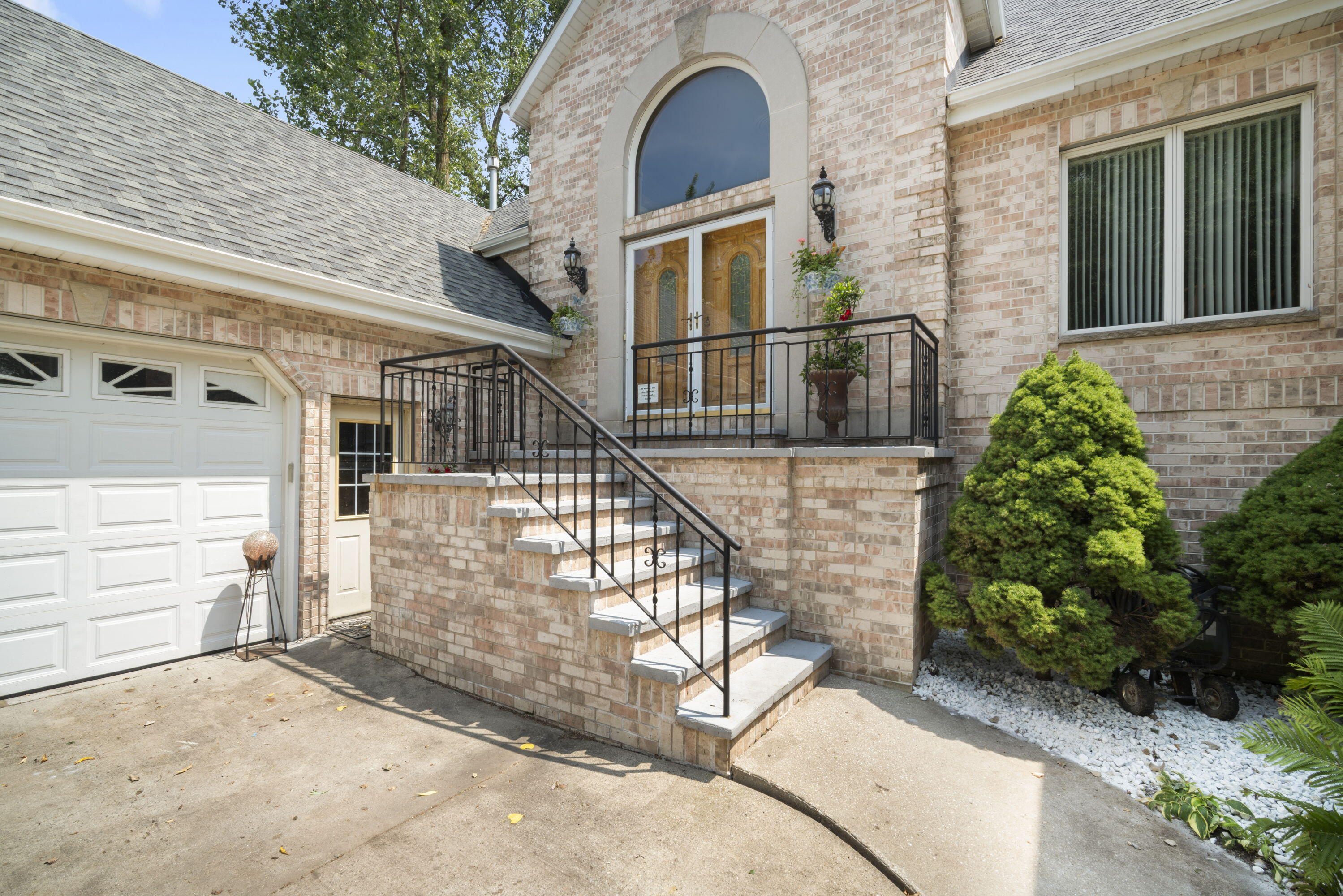 W304-n2470 Maple Avenue Delafield, WI 53072 - Photo 8 of 50 2_imgDSC00070copy