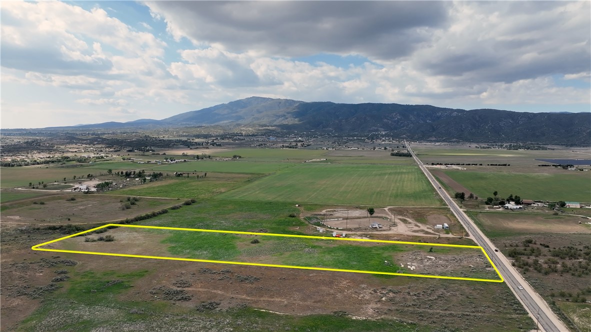 4 Kirby Road Anza, CA 92539 - Photo 4 of 8 a view of a backyard