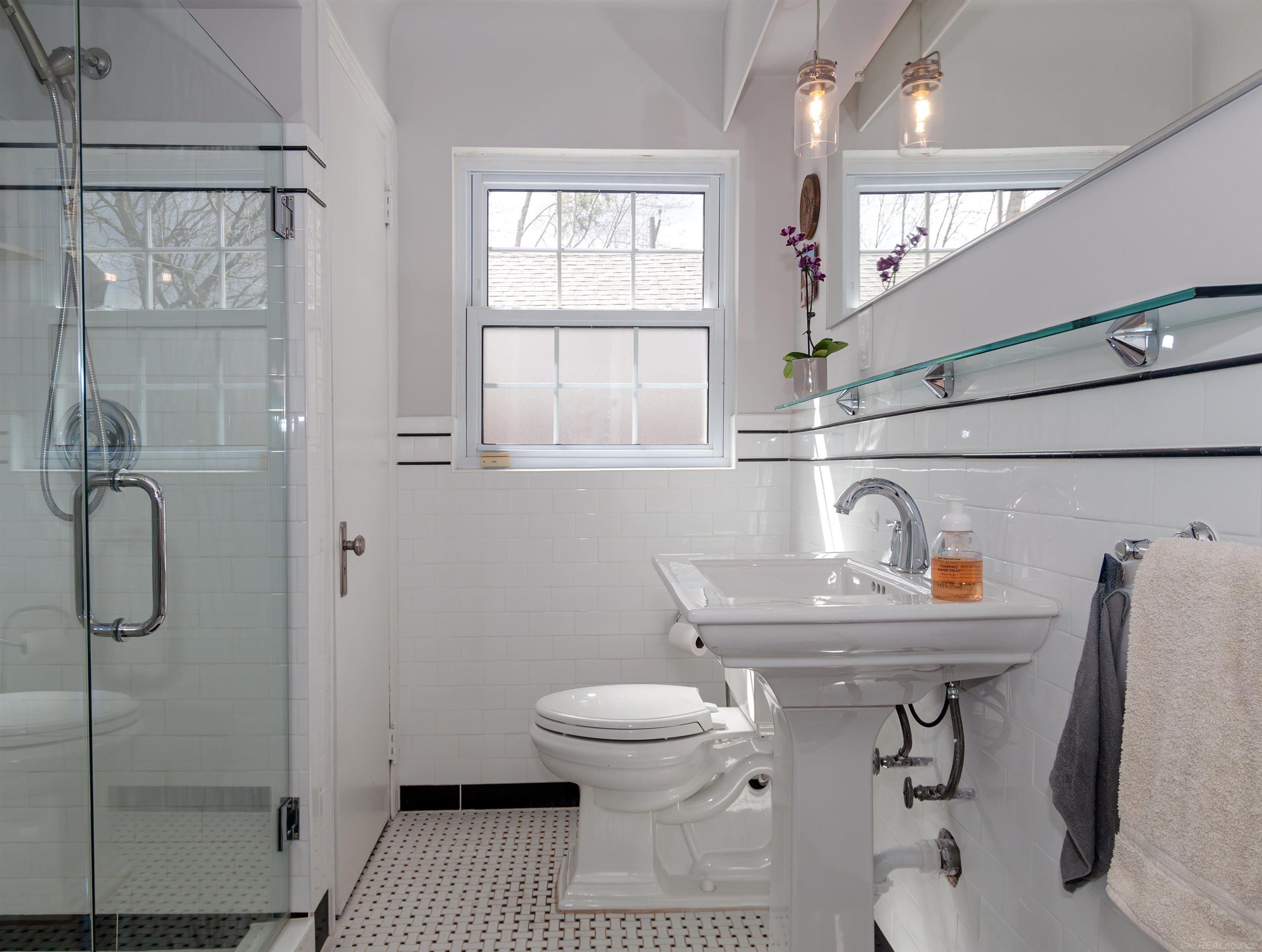 1359 Audubon Road Grosse Pointe, MI 48230 - Photo 27 of 70 50138072-25a14010-bbd9-4649-bbe9-0ad85e1ae5f1.JPG