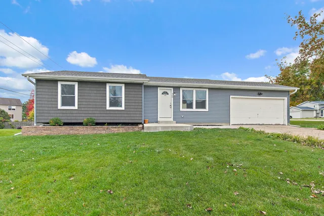 $350,000 | 400 South Collins Street, South Elgin, IL 60177