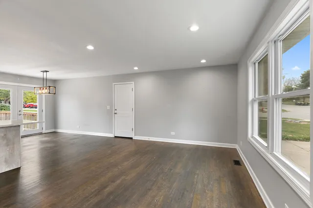 $350,000 | 400 South Collins Street, South Elgin, IL 60177