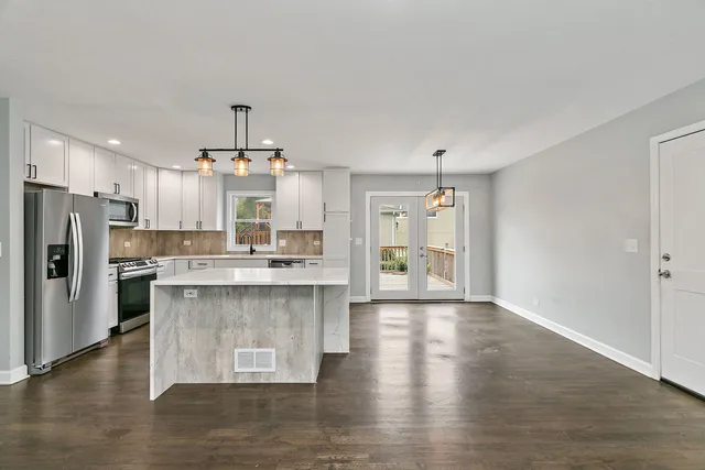 $350,000 | 400 South Collins Street, South Elgin, IL 60177