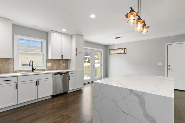 $350,000 | 400 South Collins Street, South Elgin, IL 60177