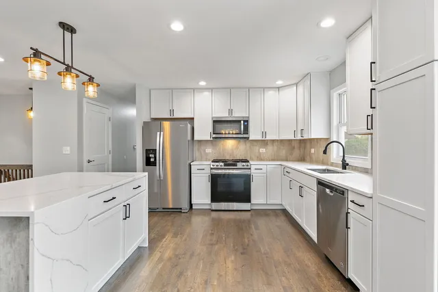 $350,000 | 400 South Collins Street, South Elgin, IL 60177