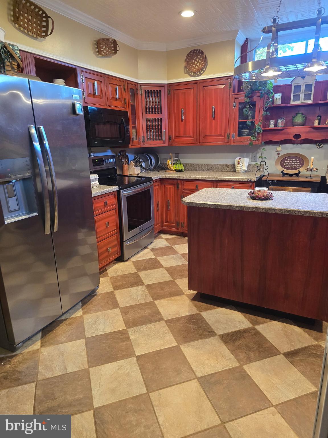 1177 Walker Road Chambersburg, PA 17202 - Photo 12 of 15 Custom Cabinetry, Satainless Appliances, Island