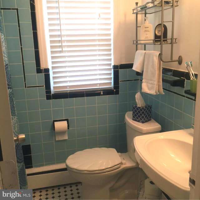 9404 Colesville Road Silver Spring, MD 20901 - Photo 15 of 23 Upstairs Bath