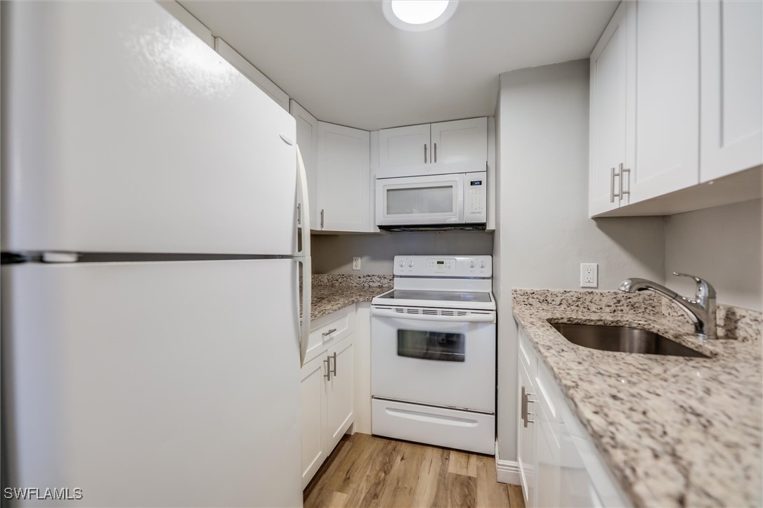 2117 Gulf Beach Villas Captiva, FL 33924 - Photo 11 of 24 a kitchen with a stove and a refrigerator