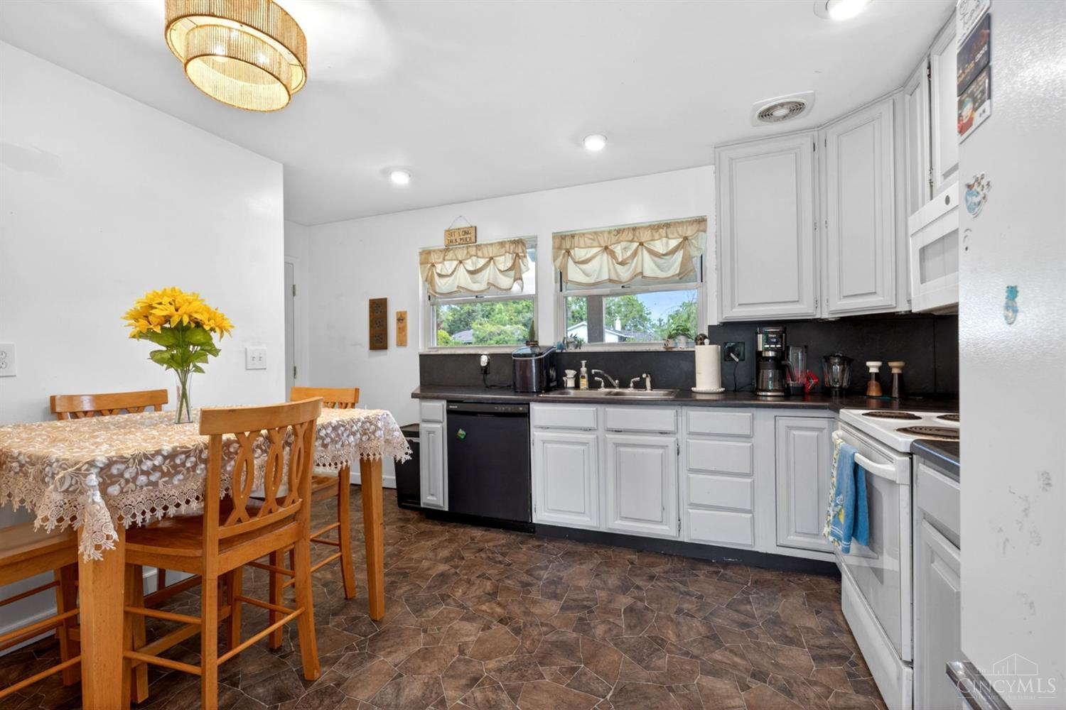 864 Fairborn Road Forest Park, OH 45240 - Photo 11 of 39