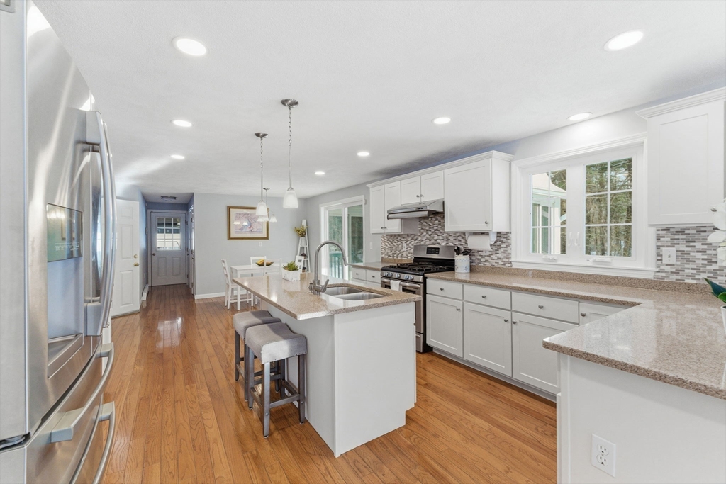 20 Honeysuckle Road Westford, MA 01886 - Photo 6 of 32