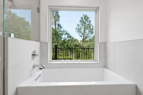 $1,175,000 | 8101 Montgomery Circle, Redding, CA 96001