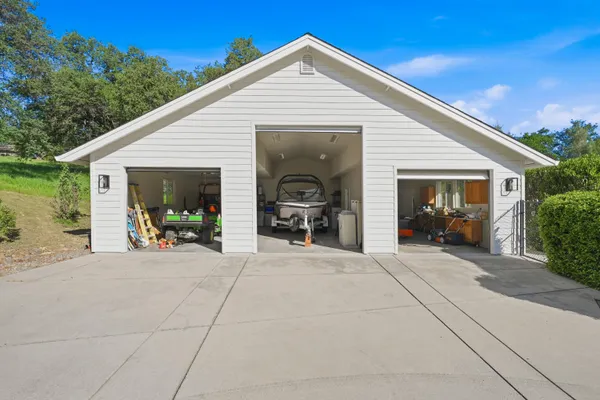 $1,175,000 | 8101 Montgomery Circle, Redding, CA 96001
