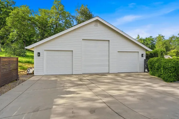 $1,175,000 | 8101 Montgomery Circle, Redding, CA 96001