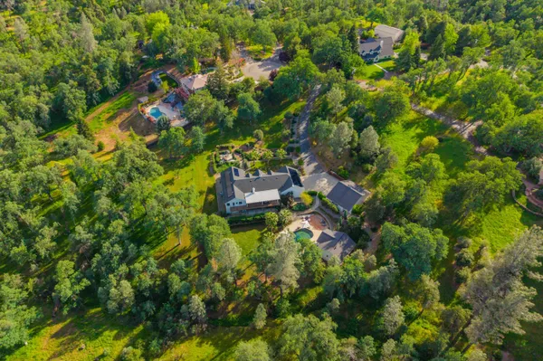 $1,175,000 | 8101 Montgomery Circle, Redding, CA 96001