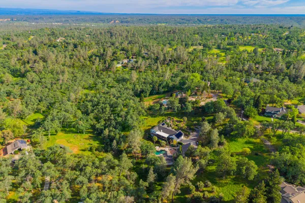 $1,175,000 | 8101 Montgomery Circle, Redding, CA 96001