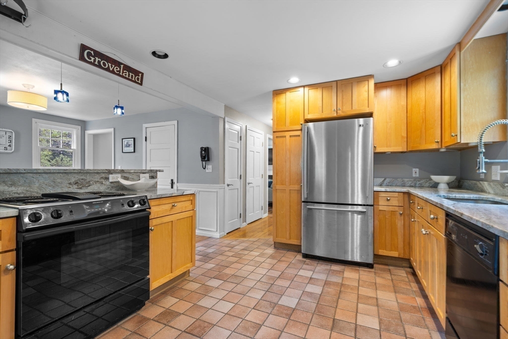 10 Carlida Road Groveland, MA 01834 - Photo 3 of 34 Gallery Image 3