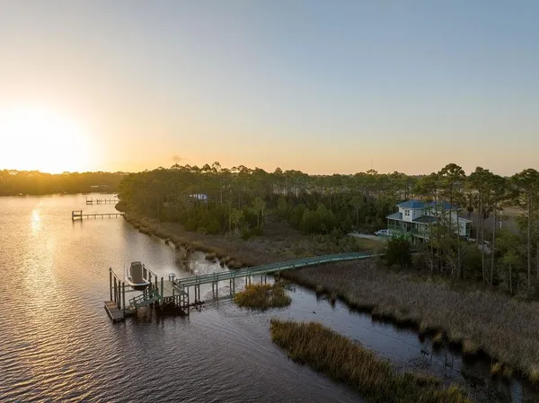 $775,000 | 588 River Road, Carrabelle, FL 32322