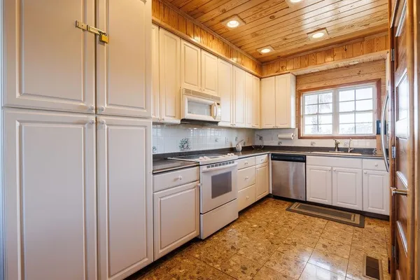 $775,000 | 588 River Road, Carrabelle, FL 32322