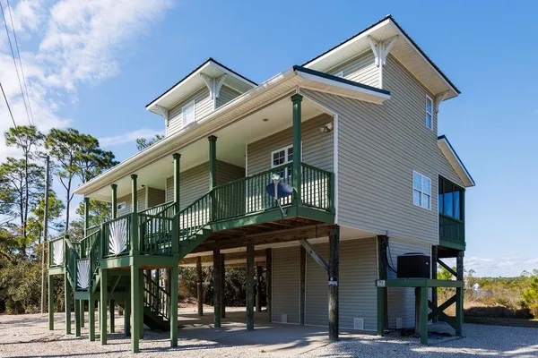 $775,000 | 588 River Road, Carrabelle, FL 32322