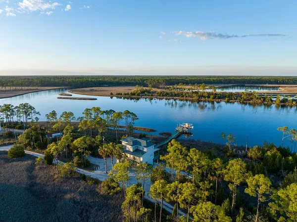 $775,000 | 588 River Road, Carrabelle, FL 32322