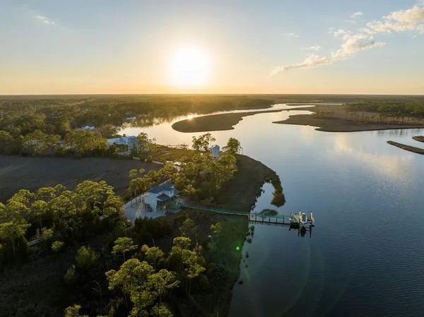 $775,000 | 588 River Road, Carrabelle, FL 32322