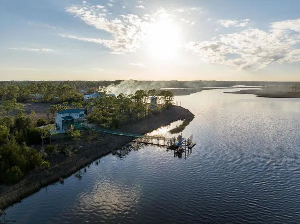 $775,000 | 588 River Road, Carrabelle, FL 32322