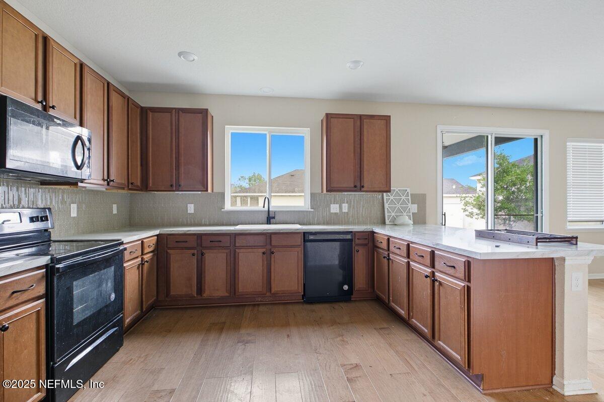 9711 Skydive Court Jacksonville, FL 32221 - Photo 9 of 20 Kitchen 2 (28)
