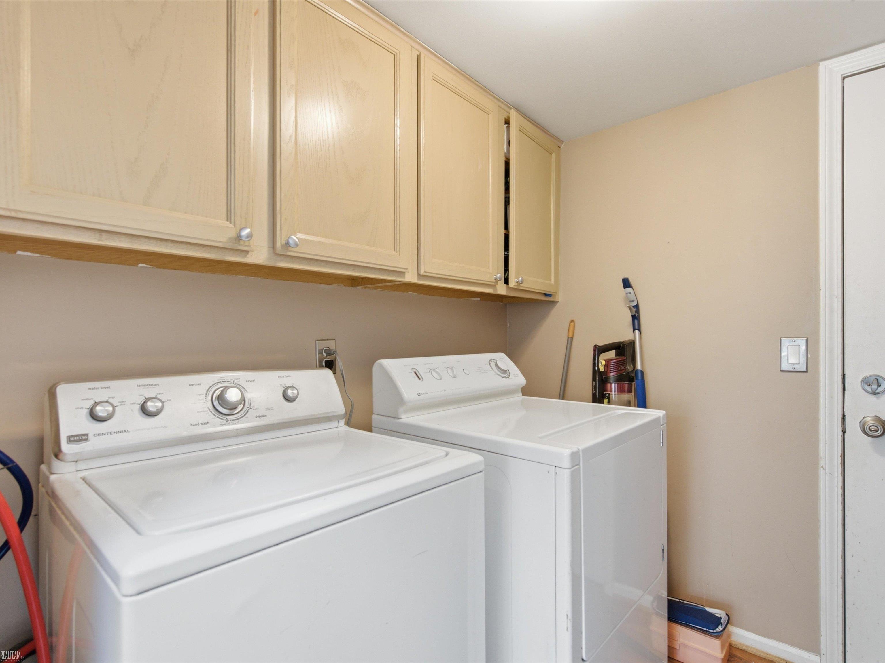 4652 Amberwood Court Rochester, MI 48306 - Photo 13 of 45